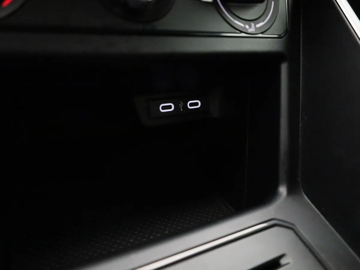 1.0 TSI Life | 110 PK | Automaat | Adaptieve Cruise Control | Apple Carplay / Android Auto |