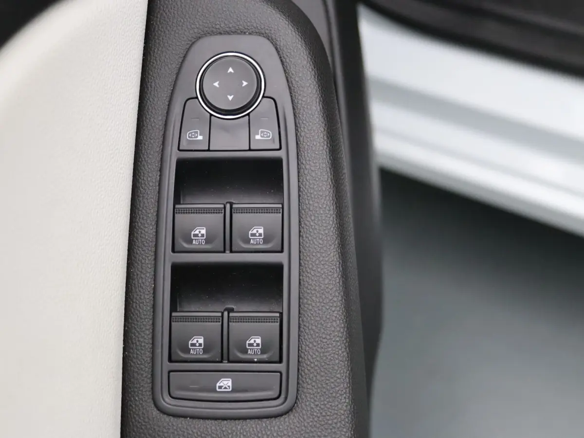 90pk TCe Techno Apple Carplay/Android Auto | Climate