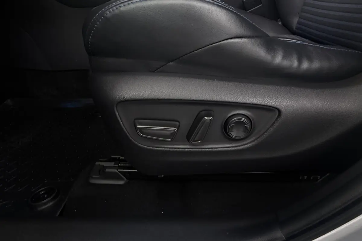2.5 Hybrid Bi-Tone (NAVIGATIE, CAMERA, STOELVERWARMING, CARPLAY, LED)