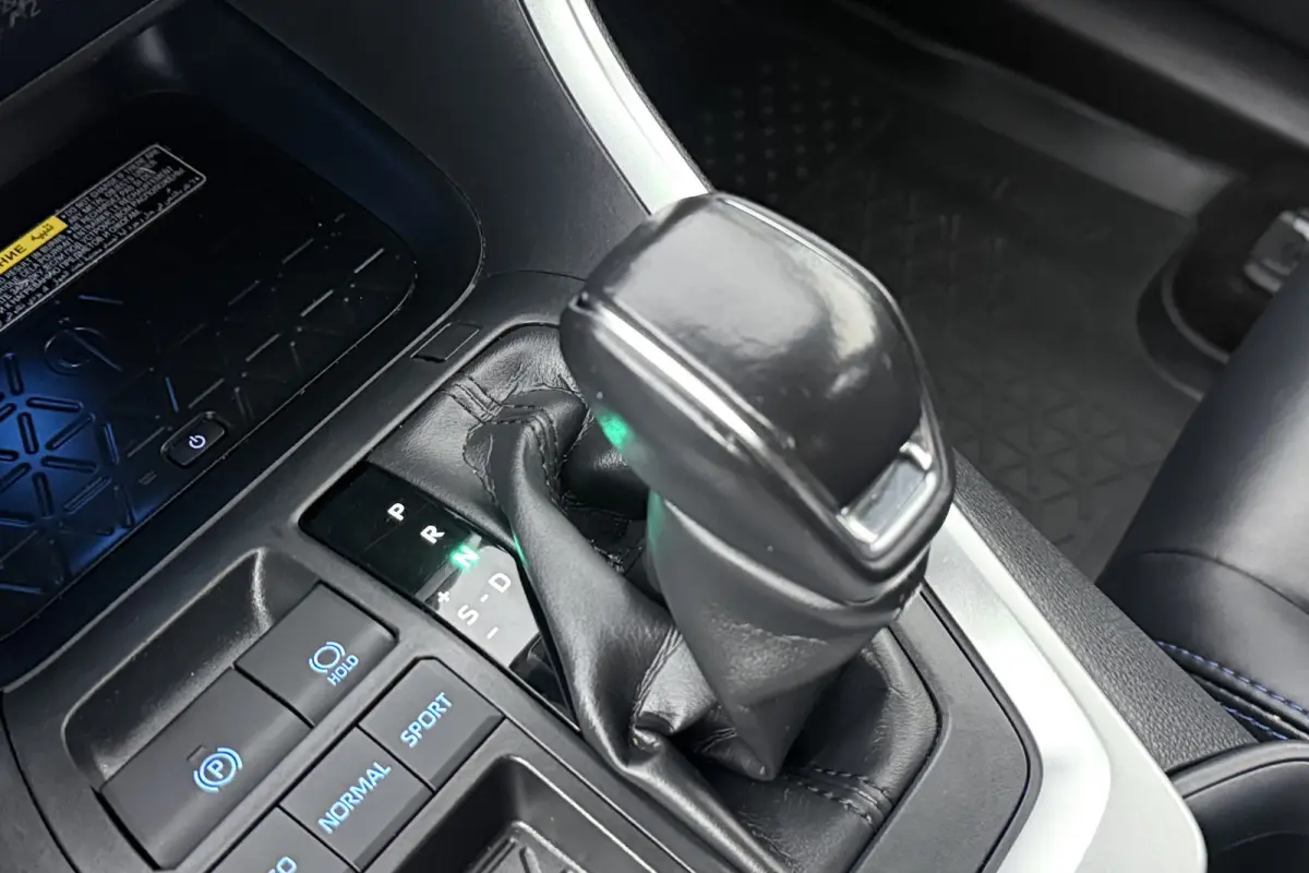 2.5 Hybrid Bi-Tone (NAVIGATIE, CAMERA, STOELVERWARMING, CARPLAY, LED)