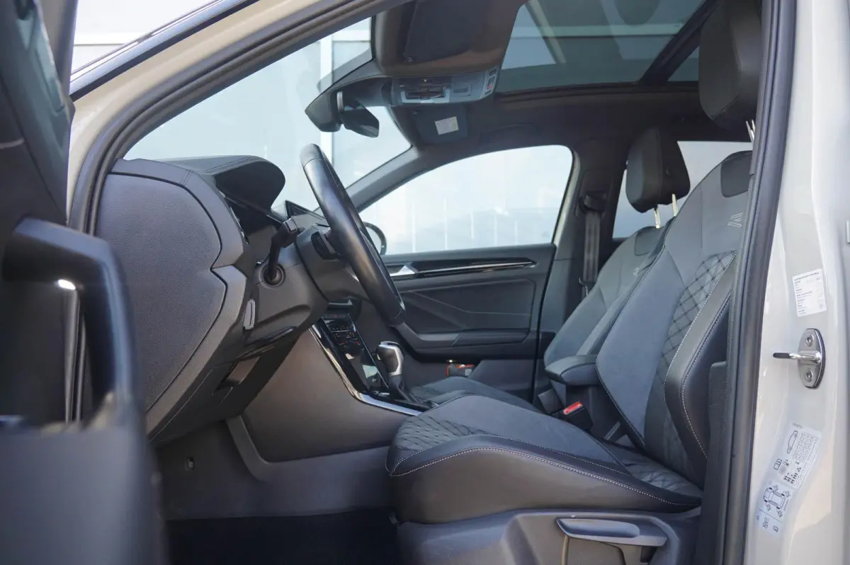 1.5 TSI 150pk DSG R-Line Business | Panoramadak | Trekhaak Afneembaar | IQ-light | Keyless