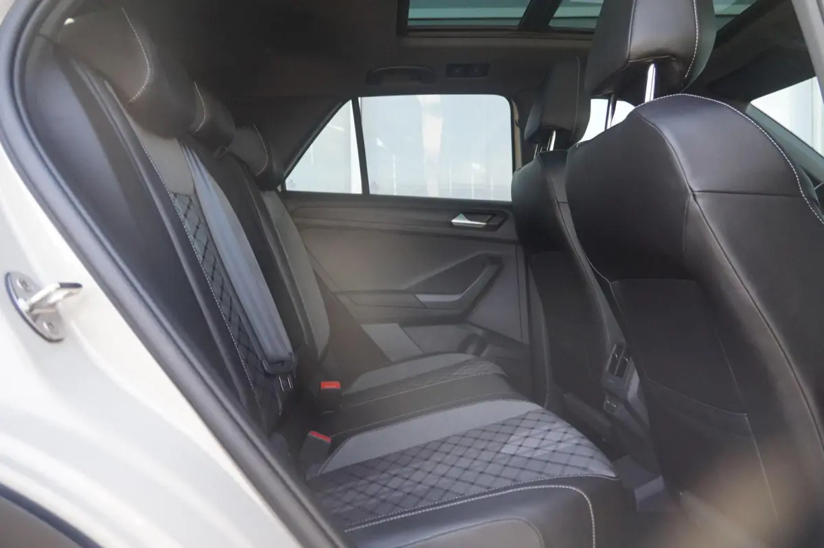 1.5 TSI 150pk DSG R-Line Business | Panoramadak | Trekhaak Afneembaar | IQ-light | Keyless