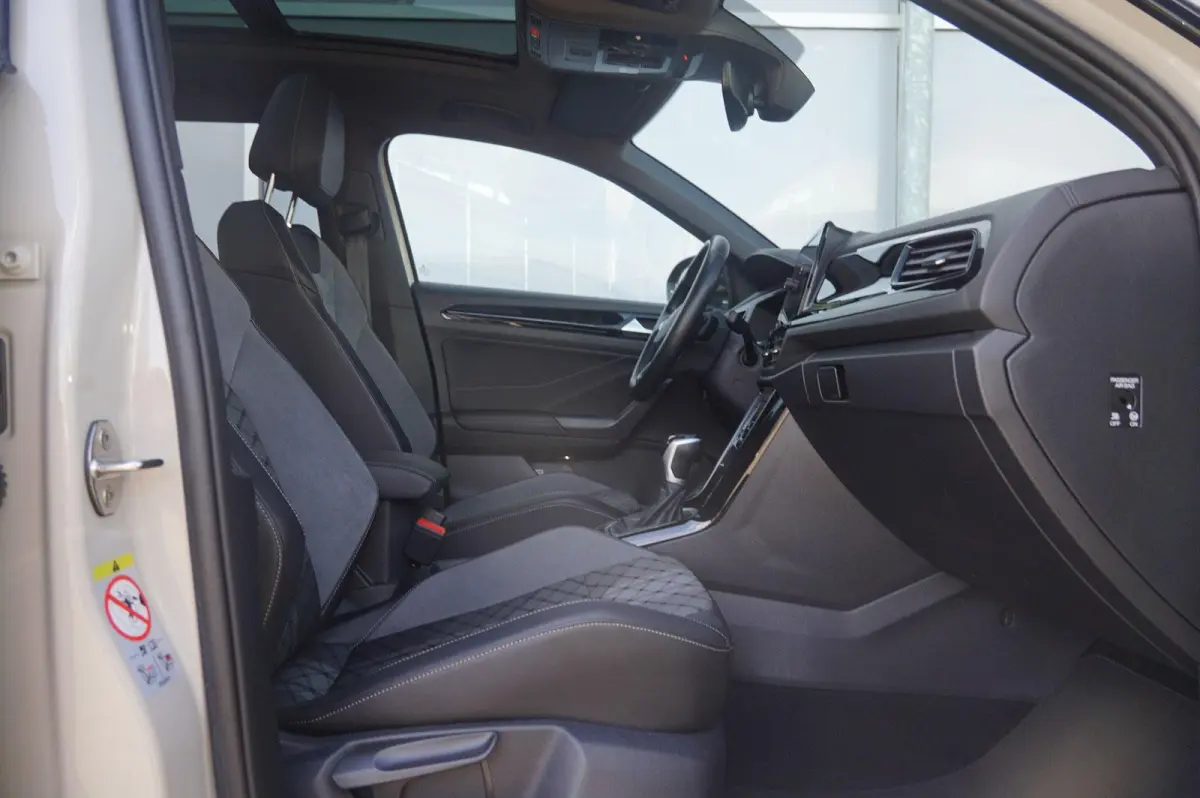1.5 TSI 150pk DSG R-Line Business | Panoramadak | Trekhaak Afneembaar | IQ-light | Keyless