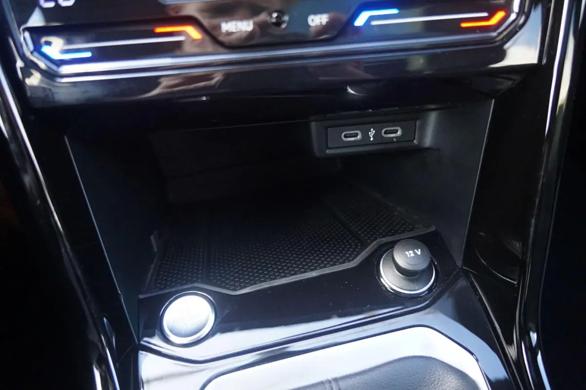 1.5 TSI 150pk DSG R-Line Business | Panoramadak | Trekhaak Afneembaar | IQ-light | Keyless