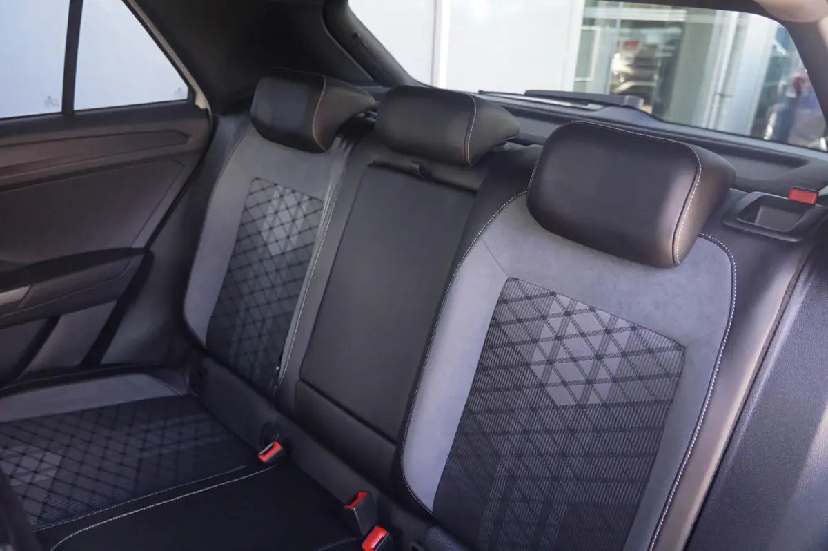 1.5 TSI 150pk DSG R-Line Business | Panoramadak | Trekhaak Afneembaar | IQ-light | Keyless