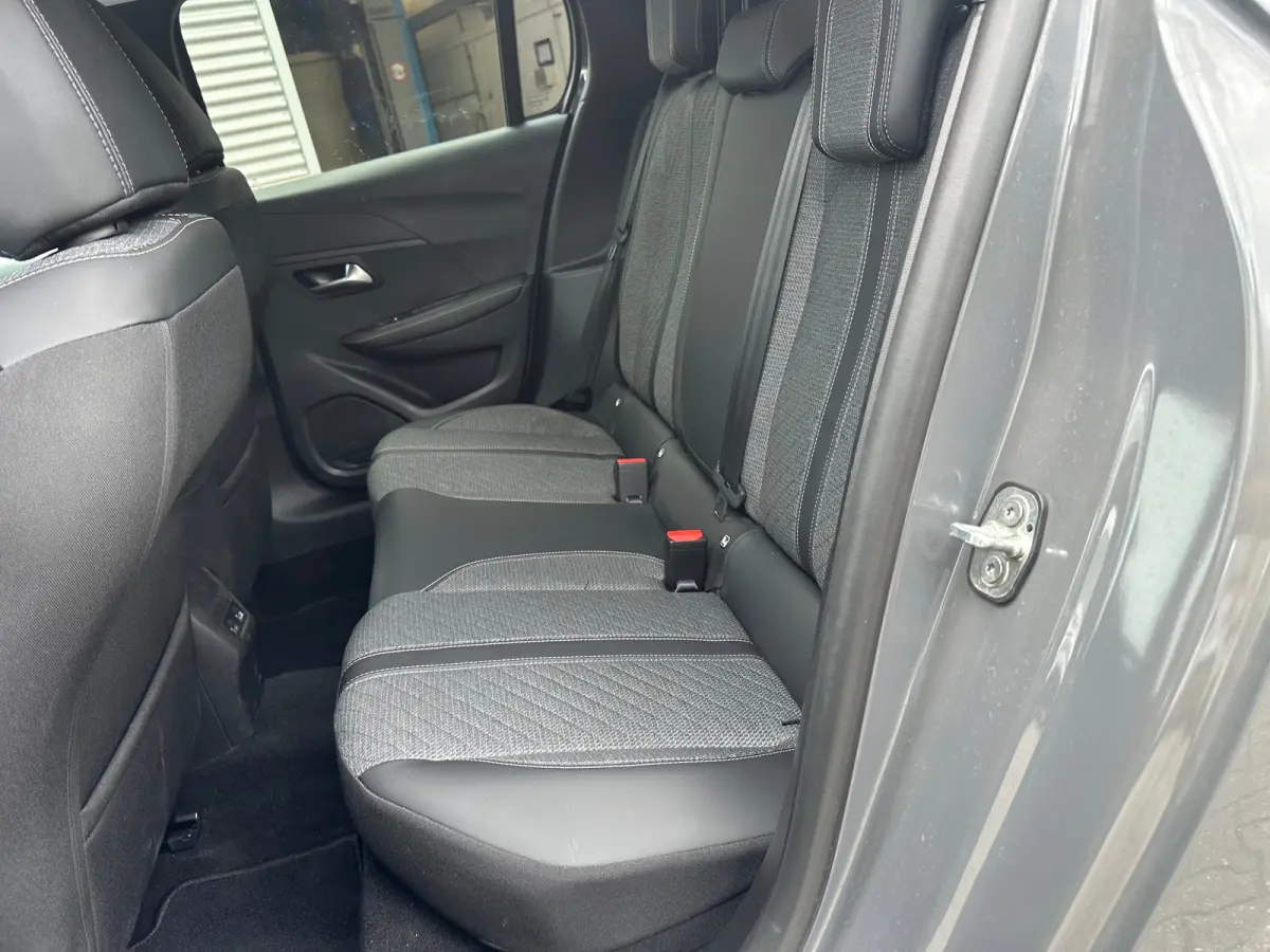 Hybrid 100 e-DCS6 Allure LED | 16" Lichtmetaal | Parkeersensoren Rondom | Carplay | Climate Control | Getinte ruiten. | Achterspoiler | Apple Carplay/Android Auto|telefoonintegratie premium 