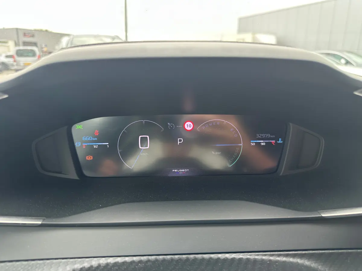 Hybrid 100 e-DCS6 Allure LED | 16" Lichtmetaal | Parkeersensoren Rondom | Carplay | Climate Control | Getinte ruiten. | Achterspoiler | Apple Carplay/Android Auto|telefoonintegratie premium 
