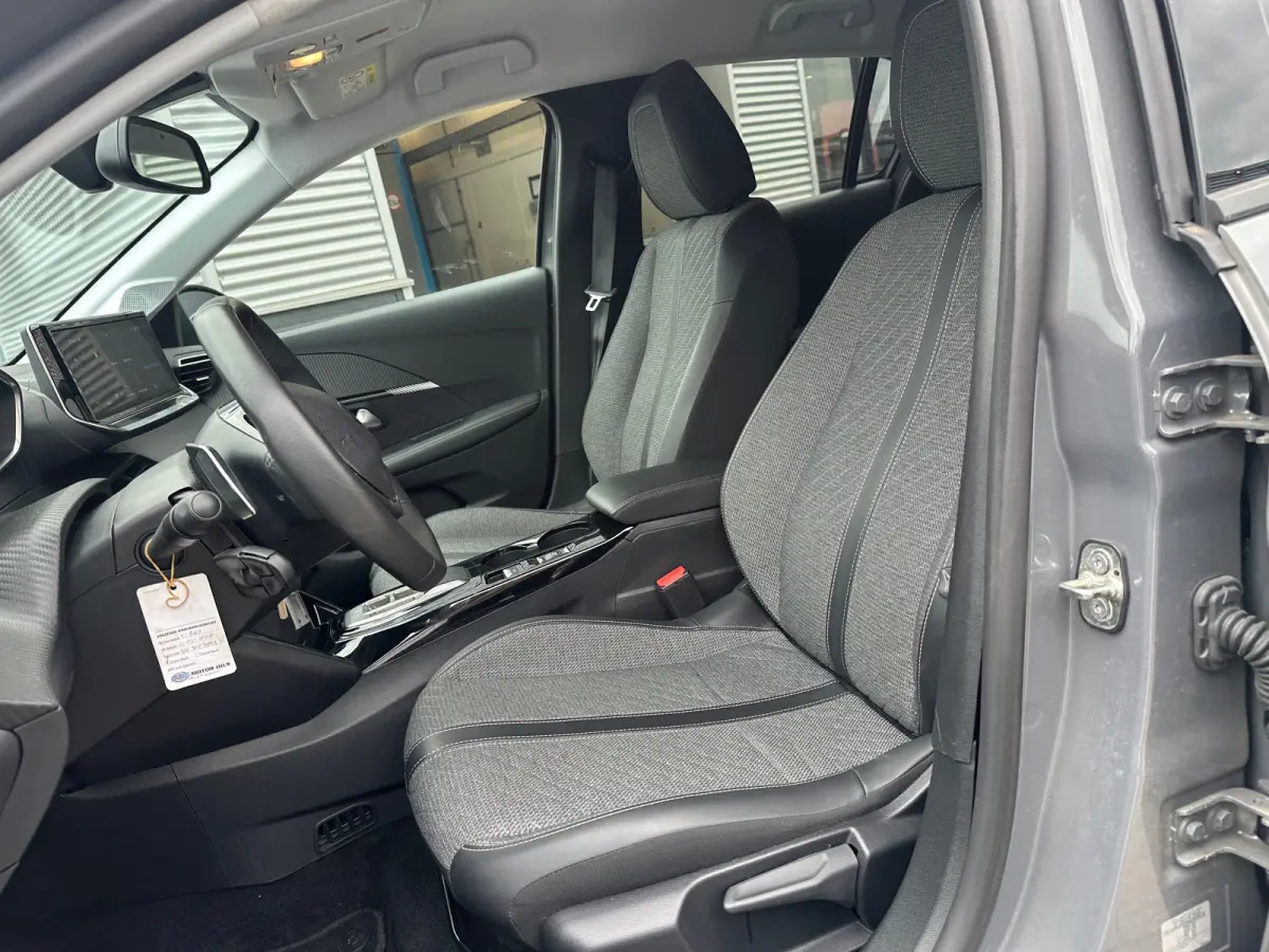 Hybrid 100 e-DCS6 Allure LED | 16" Lichtmetaal | Parkeersensoren Rondom | Carplay | Climate Control | Getinte ruiten. | Achterspoiler | Apple Carplay/Android Auto|telefoonintegratie premium 