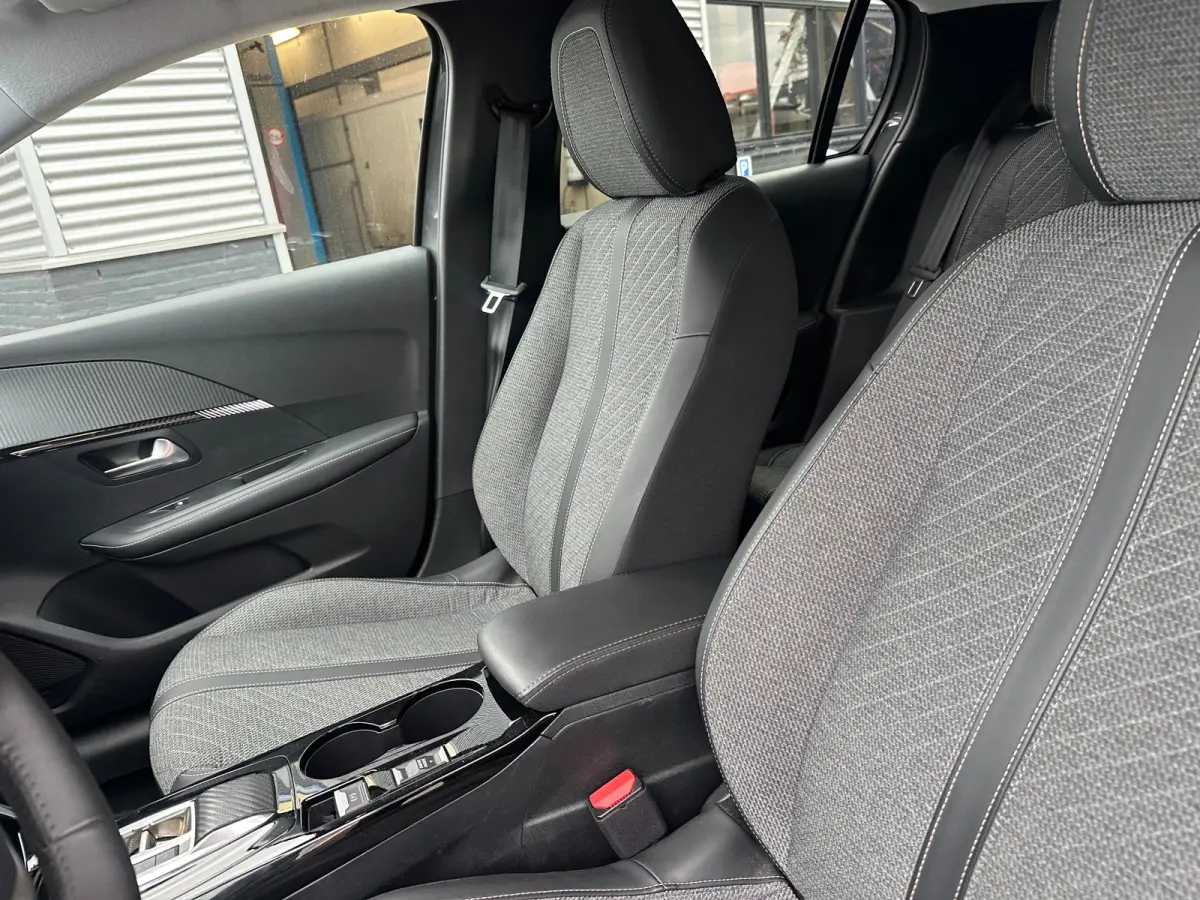 Hybrid 100 e-DCS6 Allure LED | 16" Lichtmetaal | Parkeersensoren Rondom | Carplay | Climate Control | Getinte ruiten. | Achterspoiler | Apple Carplay/Android Auto|telefoonintegratie premium 