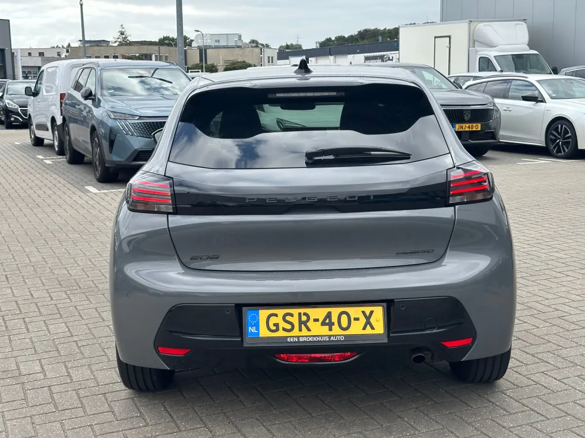 Hybrid 100 e-DCS6 Allure LED | 16" Lichtmetaal | Parkeersensoren Rondom | Carplay | Climate Control | Getinte ruiten. | Achterspoiler | Apple Carplay/Android Auto|telefoonintegratie premium 