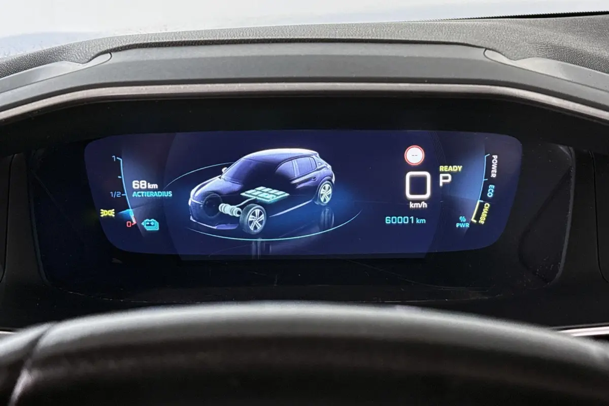 EV Allure Pack 50 kWh Camera Navi Apple CarPlay