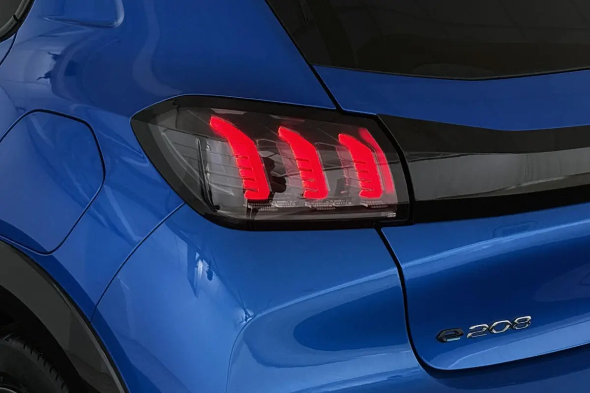 EV Allure Pack 50 kWh Camera Navi Apple CarPlay