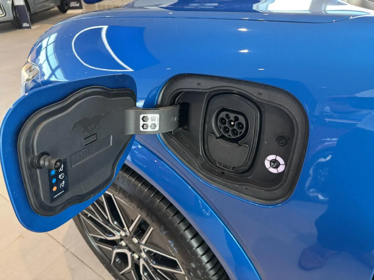 Extended Premium RWD 88 kWh | Direct leverbaar | €6856,- Ford voordeel | Camera + PDC | Adaptief Cruise Control | Clima | Stoelverwarming |