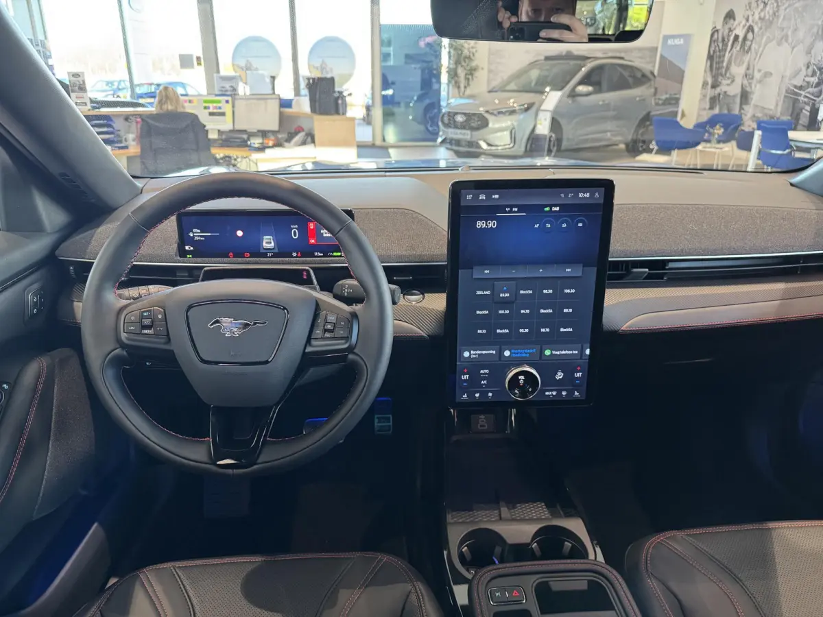 Extended Premium RWD 88 kWh | Direct leverbaar | €6856,- Ford voordeel | Camera + PDC | Adaptief Cruise Control | Clima | Stoelverwarming |