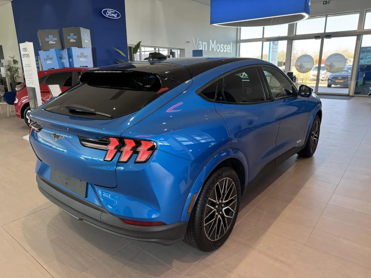 Extended Premium RWD 88 kWh | Direct leverbaar | €6856,- Ford voordeel | Camera + PDC | Adaptief Cruise Control | Clima | Stoelverwarming |