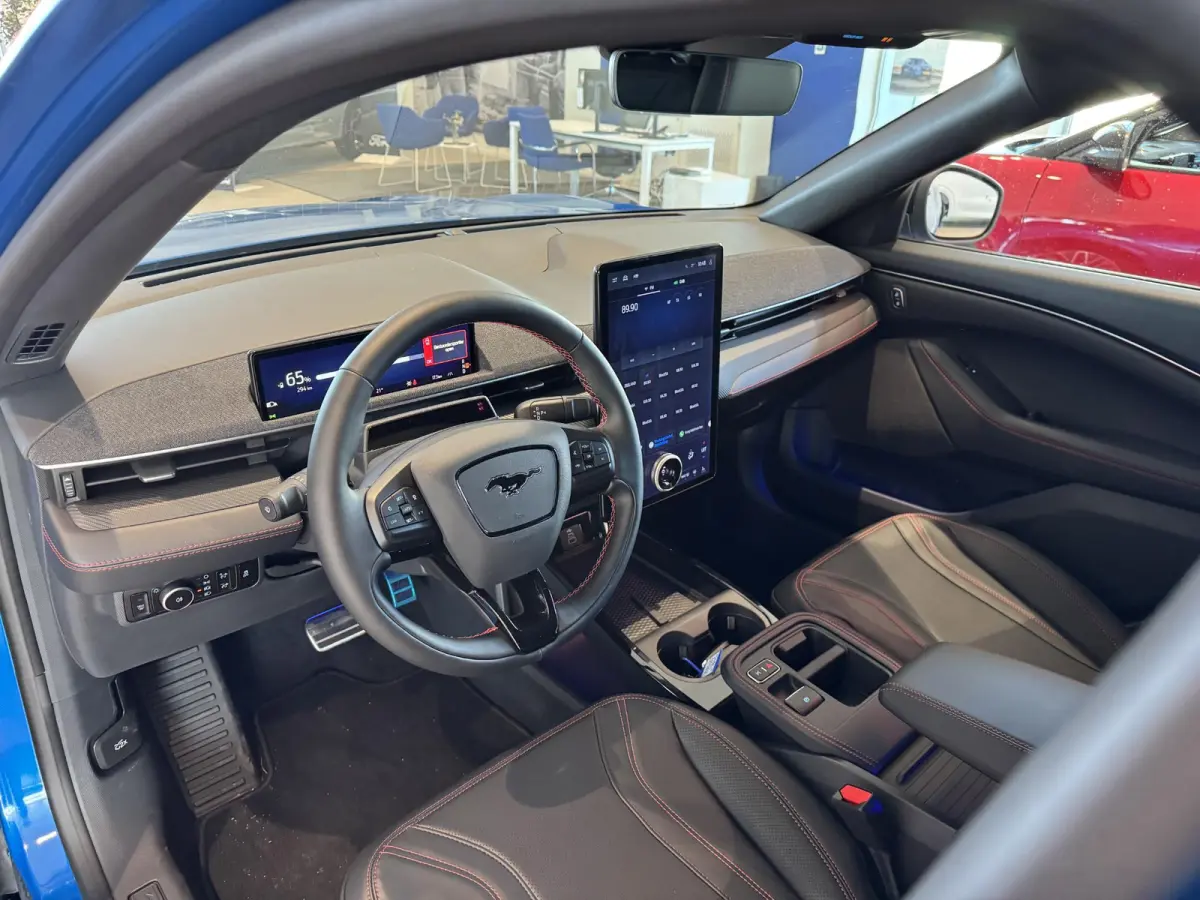 Extended Premium RWD 88 kWh | Direct leverbaar | €6856,- Ford voordeel | Camera + PDC | Adaptief Cruise Control | Clima | Stoelverwarming |