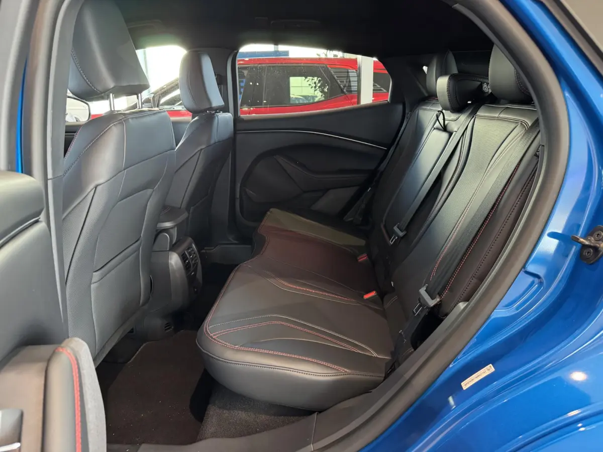 Extended Premium RWD 88 kWh | Direct leverbaar | €6856,- Ford voordeel | Camera + PDC | Adaptief Cruise Control | Clima | Stoelverwarming |