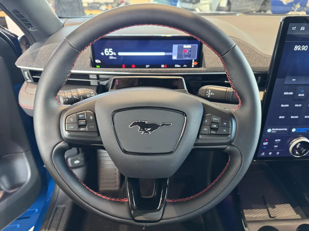 Extended Premium RWD 88 kWh | Direct leverbaar | €6856,- Ford voordeel | Camera + PDC | Adaptief Cruise Control | Clima | Stoelverwarming |