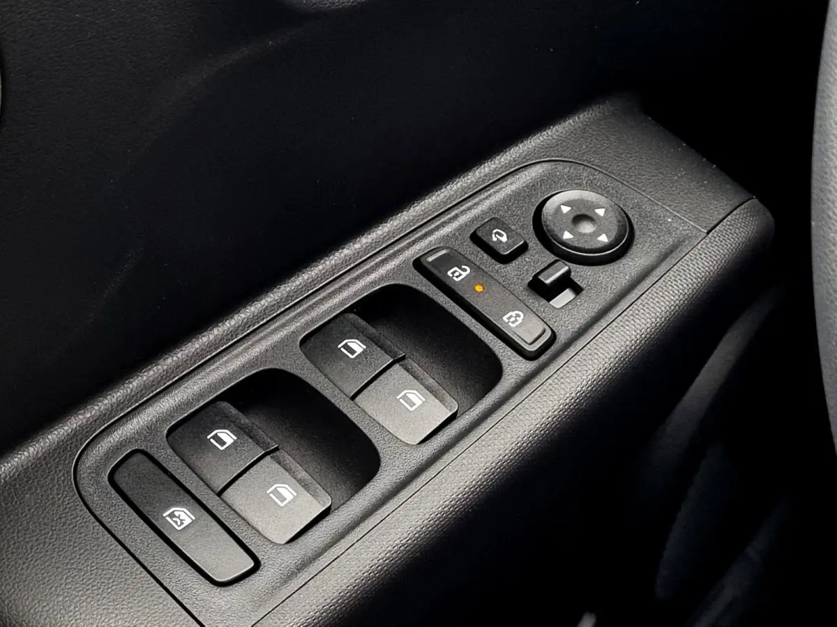 E-Motion 49 kWh / Navigatie / Airco / Cruise control Adaptief / Apple Carplay/Android Auto /