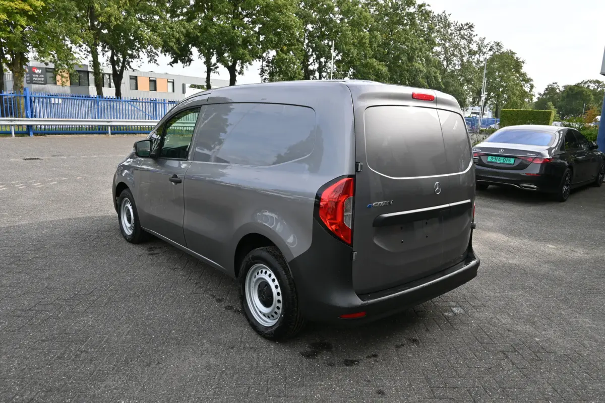 112 L1 51 kWh AC 22kW/DC 75kW, Climate controle, Smartphone integratiepakket