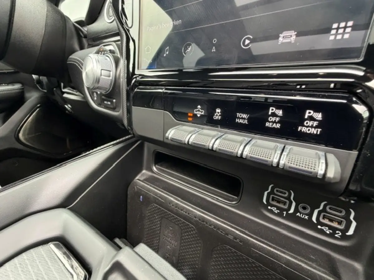1500 5.7 V8 4x4 Crew Cab Limited RAMVOL!!