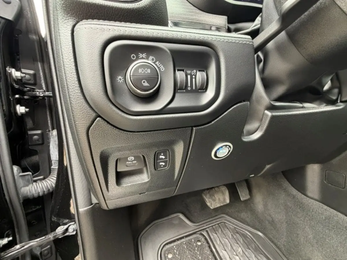 1500 5.7 V8 4x4 Crew Cab Limited RAMVOL!!