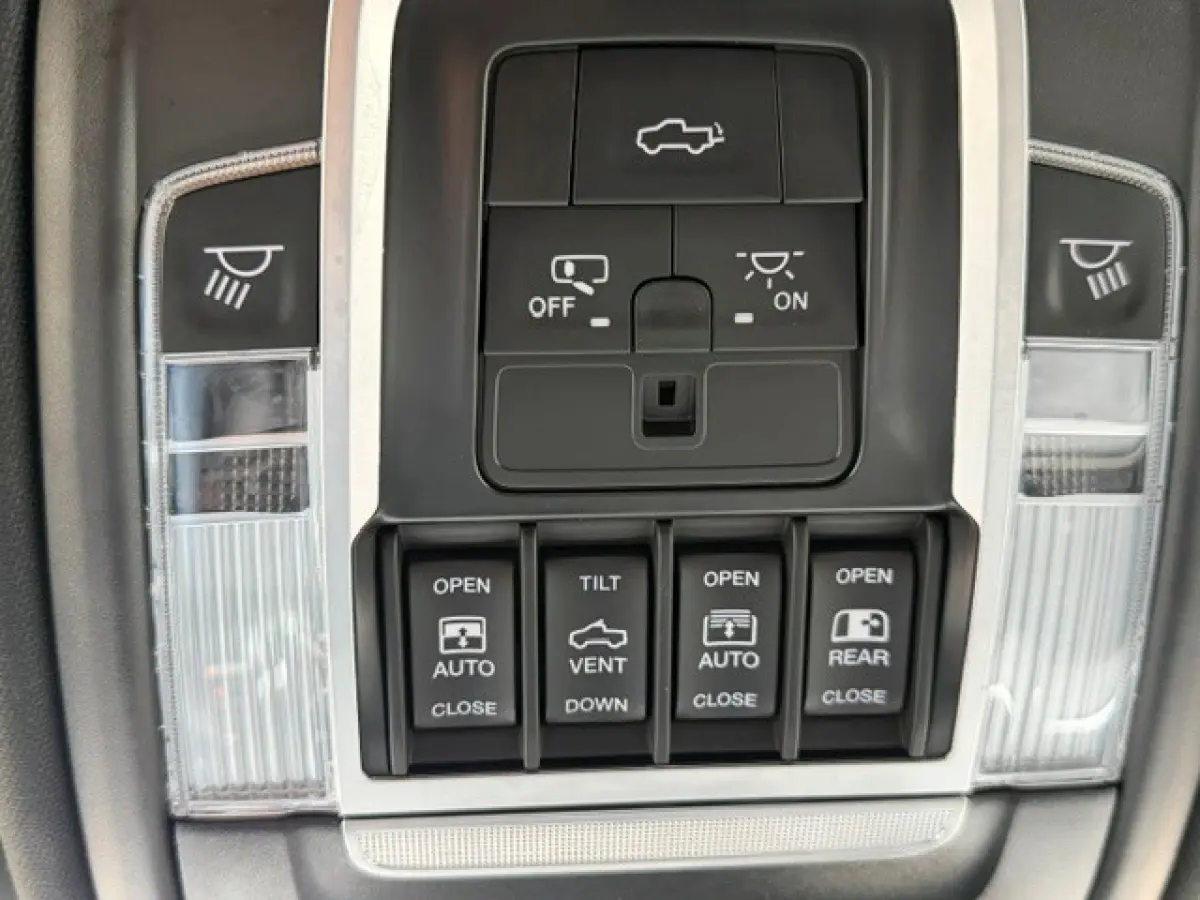 1500 5.7 V8 4x4 Crew Cab Limited RAMVOL!!