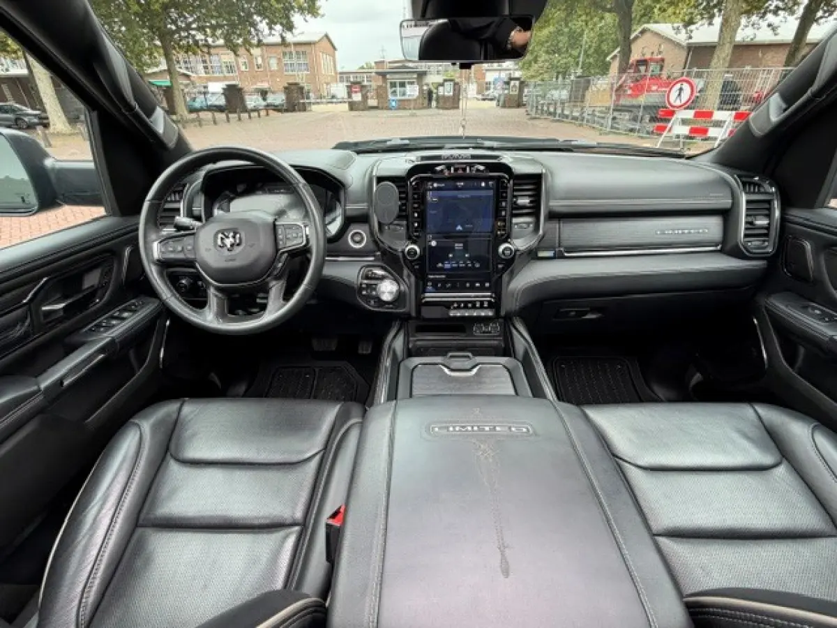 1500 5.7 V8 4x4 Crew Cab Limited RAMVOL!!