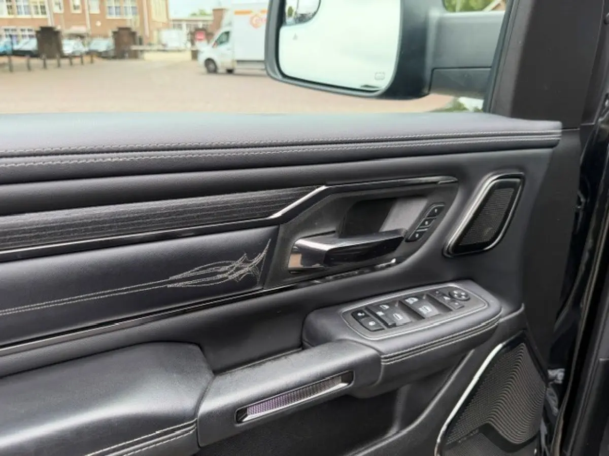 1500 5.7 V8 4x4 Crew Cab Limited RAMVOL!!