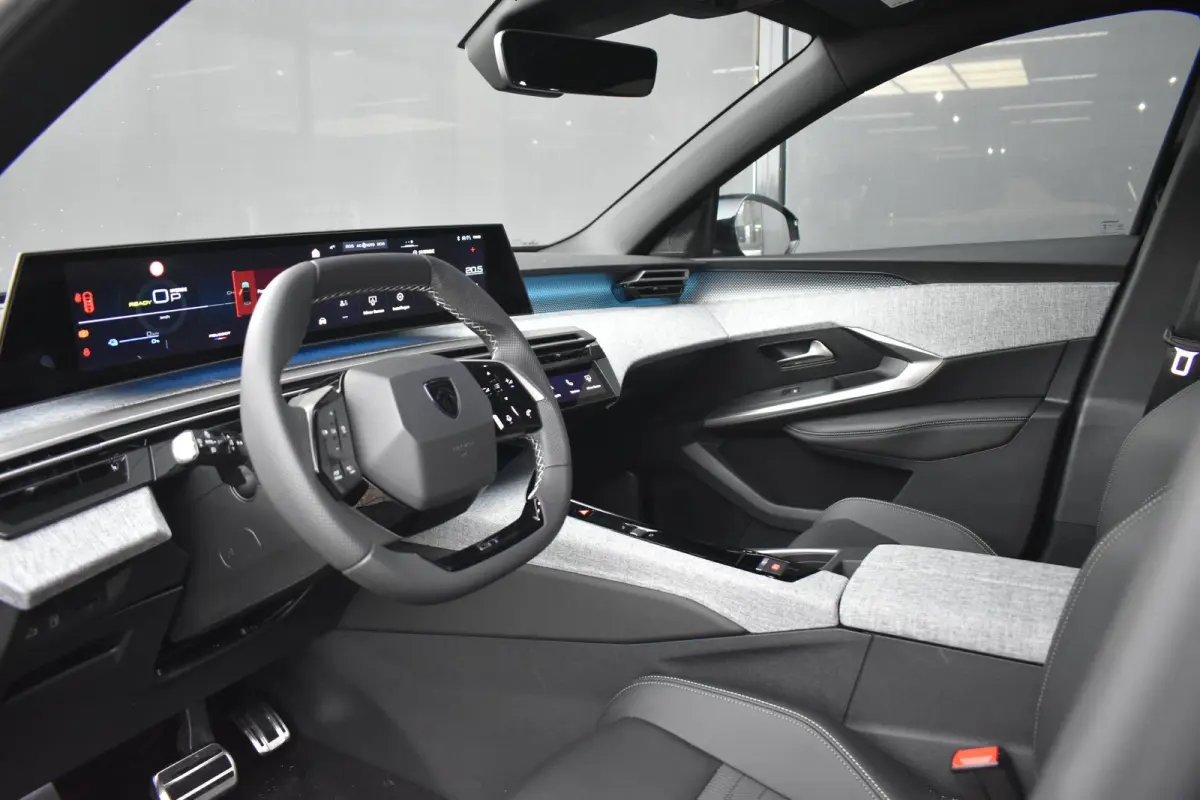 1.6 plug-in Hybrid 195 GT Tot 8 Jaar Garantie! | Elektr. Achterklep | Stuur/Stoelverwarming | Navigatie Pro | Keyless-Entry | Sfeerverlichting | Adaptive Cruise | !!
