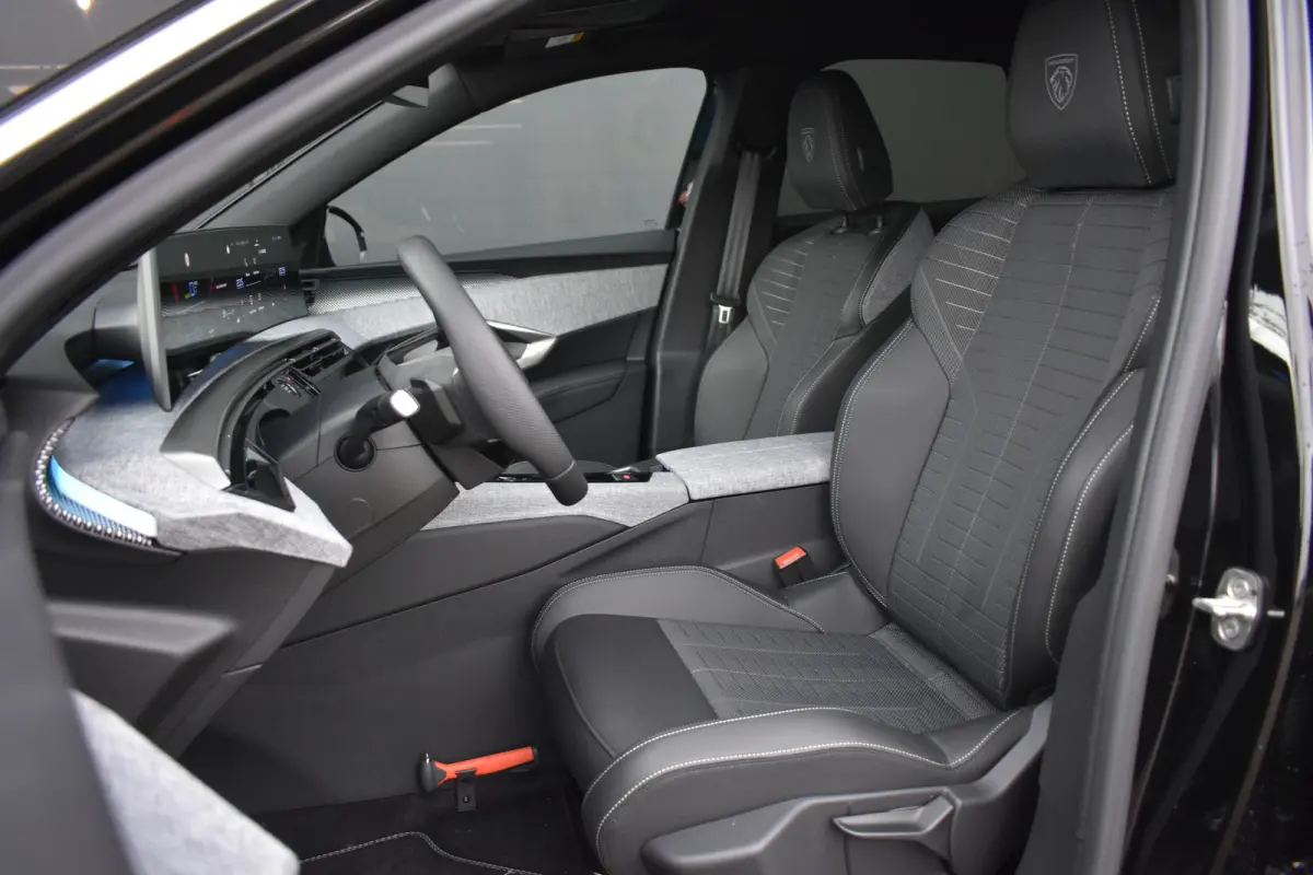 1.6 plug-in Hybrid 195 GT Tot 8 Jaar Garantie! | Elektr. Achterklep | Stuur/Stoelverwarming | Navigatie Pro | Keyless-Entry | Sfeerverlichting | Adaptive Cruise | !!