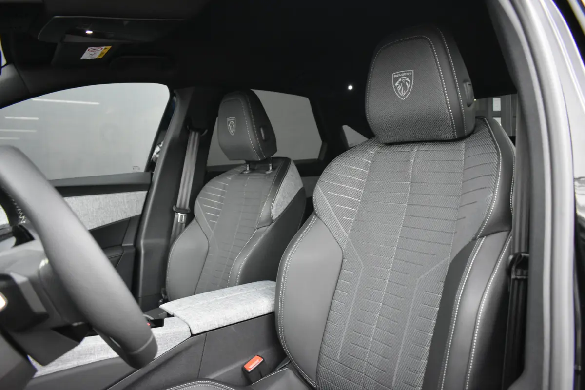 1.6 plug-in Hybrid 195 GT Tot 8 Jaar Garantie! | Elektr. Achterklep | Stuur/Stoelverwarming | Navigatie Pro | Keyless-Entry | Sfeerverlichting | Adaptive Cruise | !!