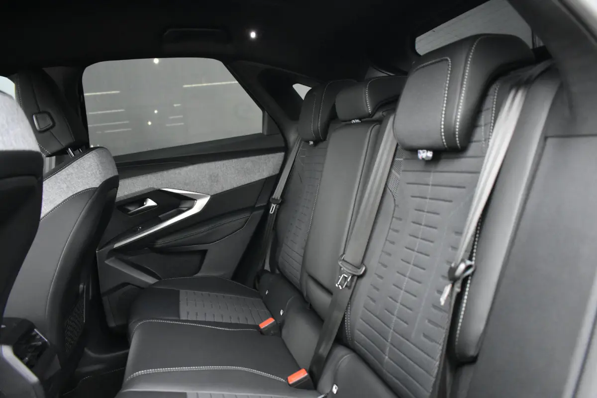 1.6 plug-in Hybrid 195 GT Tot 8 Jaar Garantie! | Elektr. Achterklep | Stuur/Stoelverwarming | Navigatie Pro | Keyless-Entry | Sfeerverlichting | Adaptive Cruise | !!