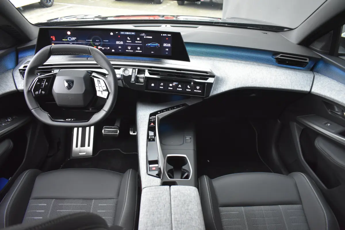 1.6 plug-in Hybrid 195 GT Tot 8 Jaar Garantie! | Elektr. Achterklep | Stuur/Stoelverwarming | Navigatie Pro | Keyless-Entry | Sfeerverlichting | Adaptive Cruise | !!