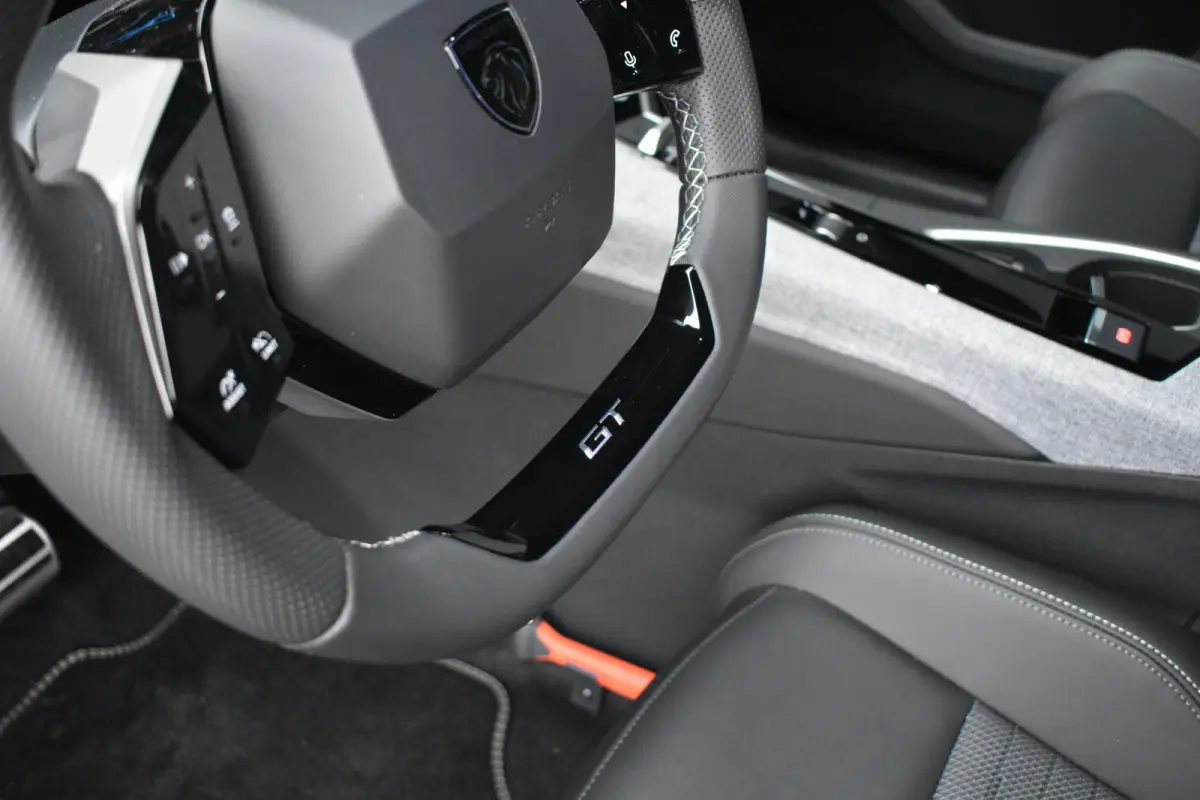 1.6 plug-in Hybrid 195 GT Tot 8 Jaar Garantie! | Elektr. Achterklep | Stuur/Stoelverwarming | Navigatie Pro | Keyless-Entry | Sfeerverlichting | Adaptive Cruise | !!