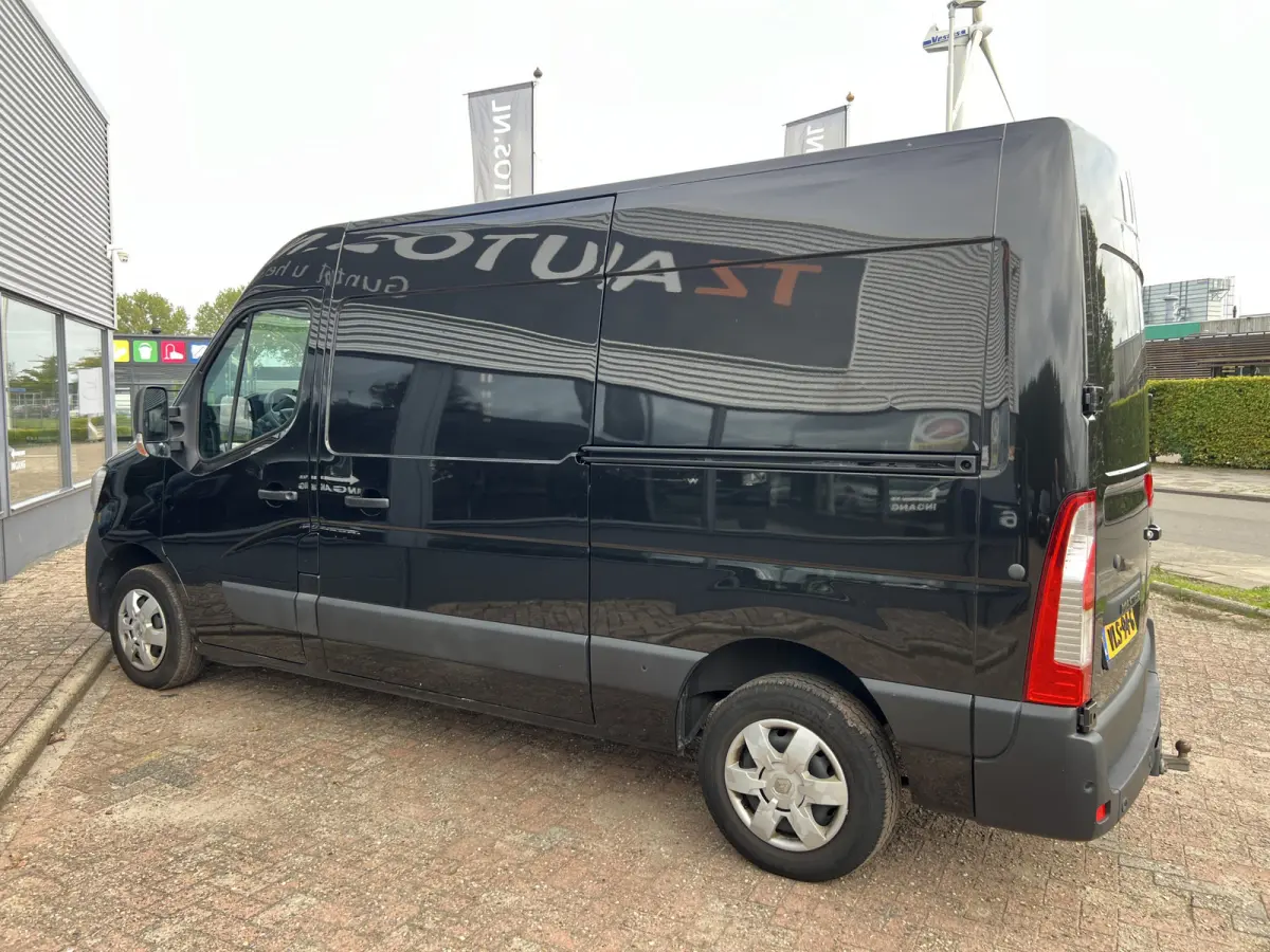 T35 2.3 dCi 135 L2H2 Work Edition