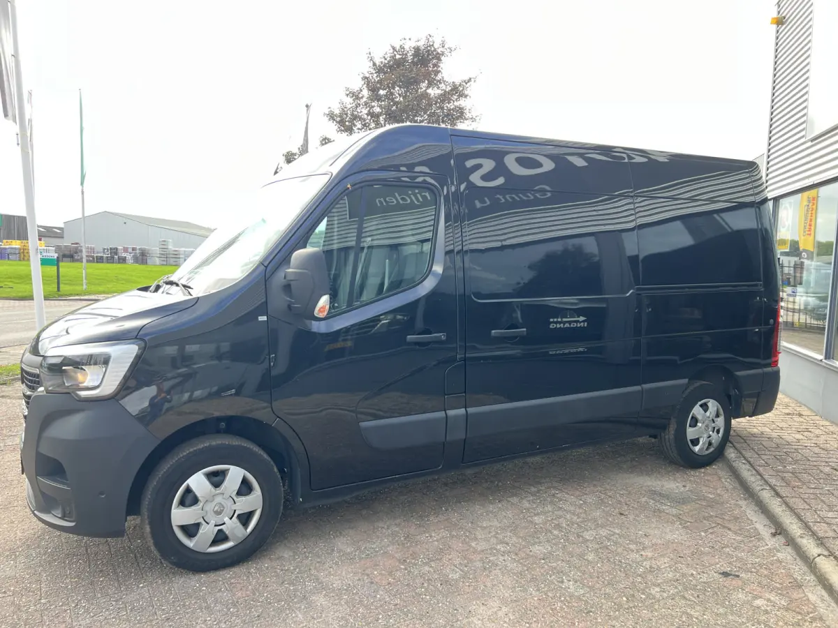 T35 2.3 dCi 135 L2H2 Work Edition