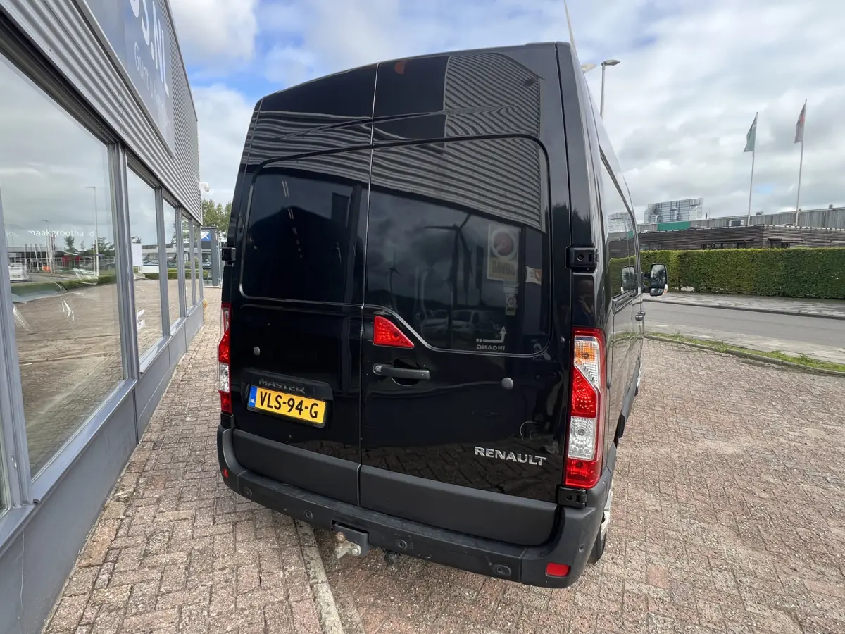 T35 2.3 dCi 135 L2H2 Work Edition