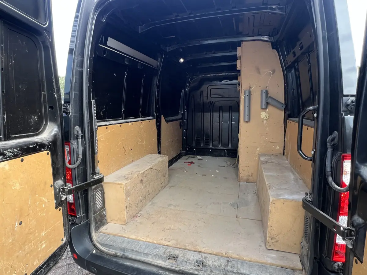T35 2.3 dCi 135 L2H2 Work Edition