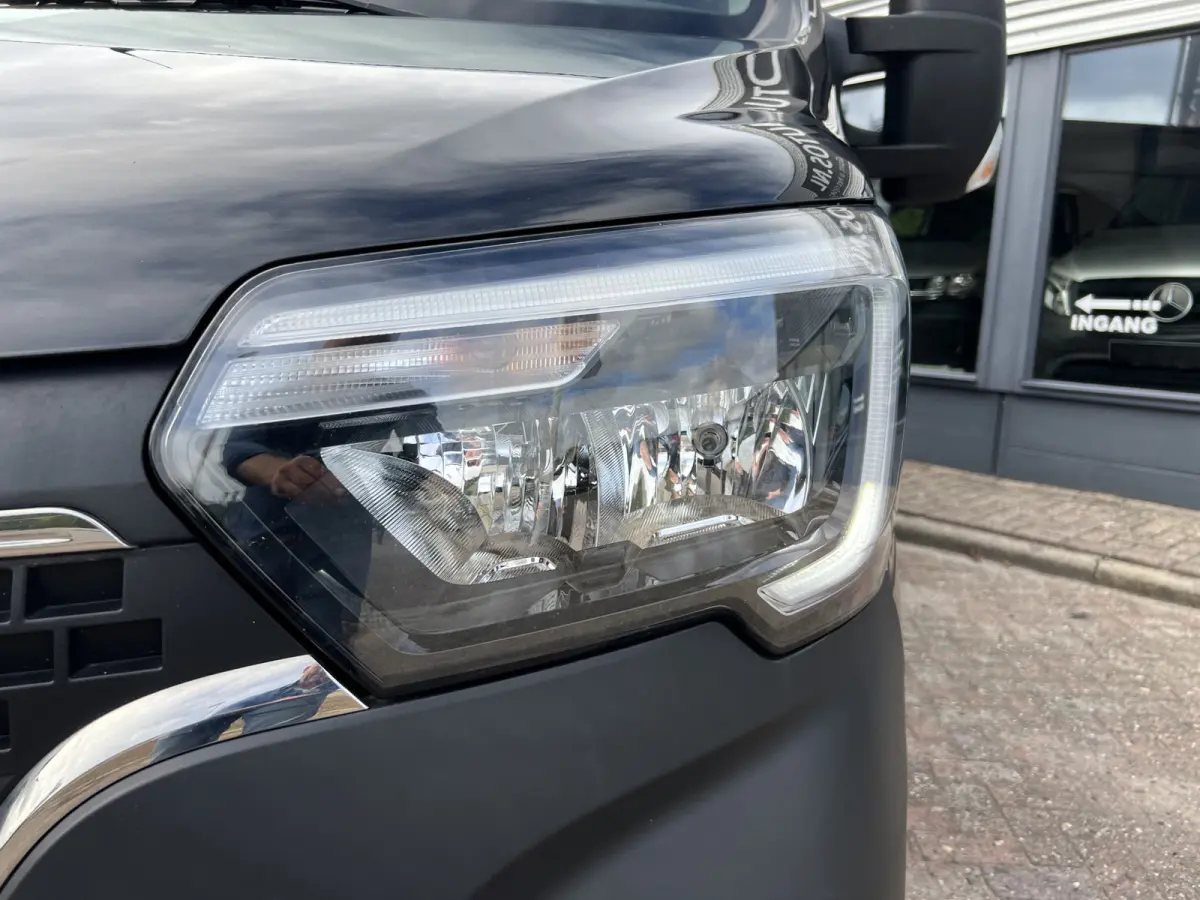 T35 2.3 dCi 135 L2H2 Work Edition