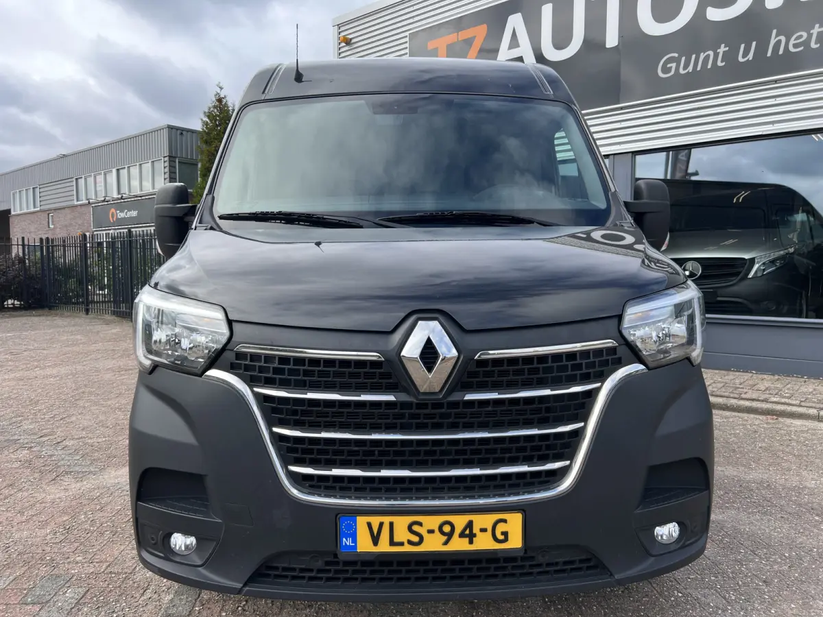 T35 2.3 dCi 135 L2H2 Work Edition
