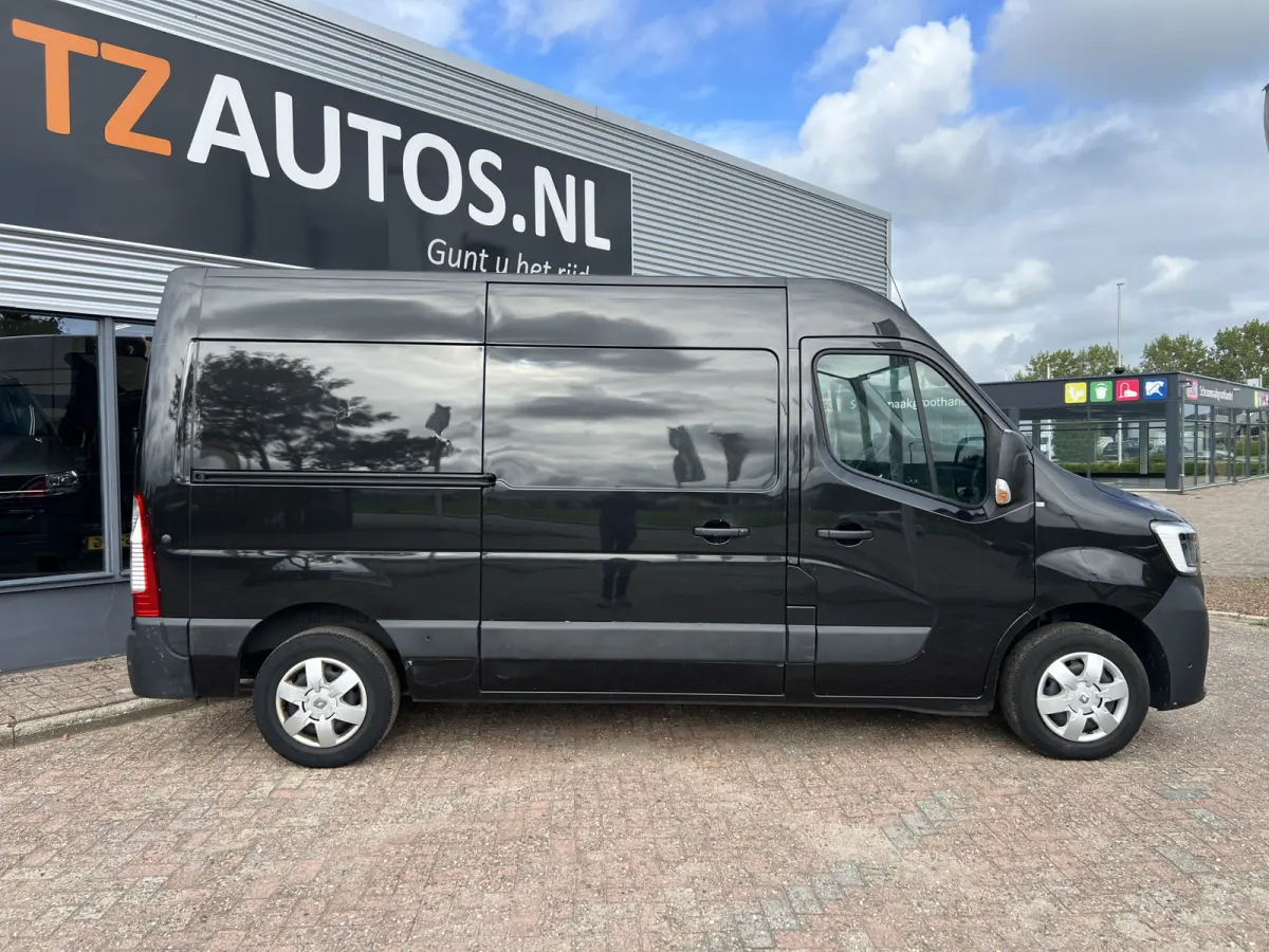 T35 2.3 dCi 135 L2H2 Work Edition