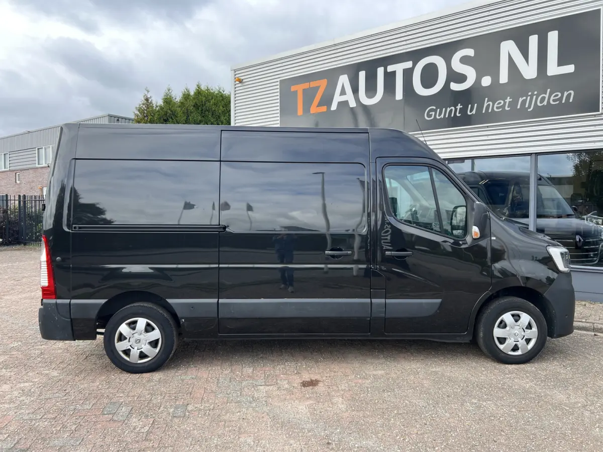 T35 2.3 dCi 135 L2H2 Work Edition