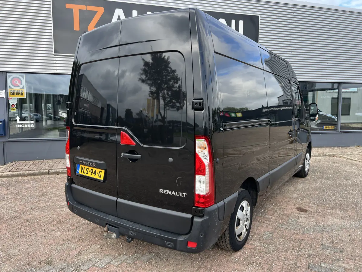 T35 2.3 dCi 135 L2H2 Work Edition