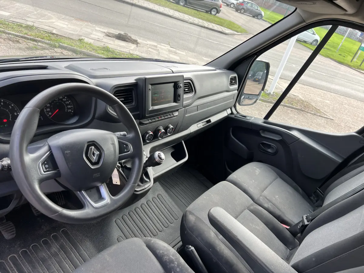 T35 2.3 dCi 135 L2H2 Work Edition