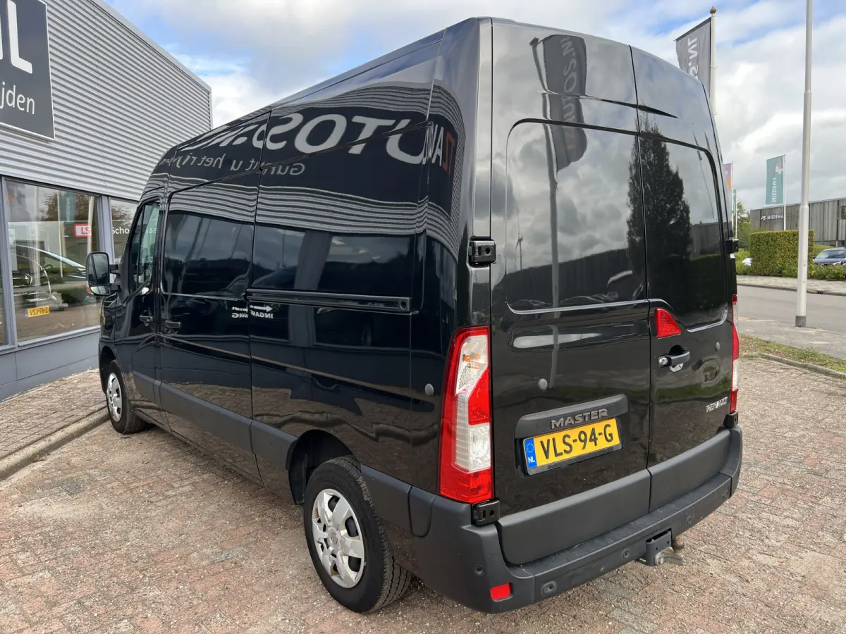 T35 2.3 dCi 135 L2H2 Work Edition