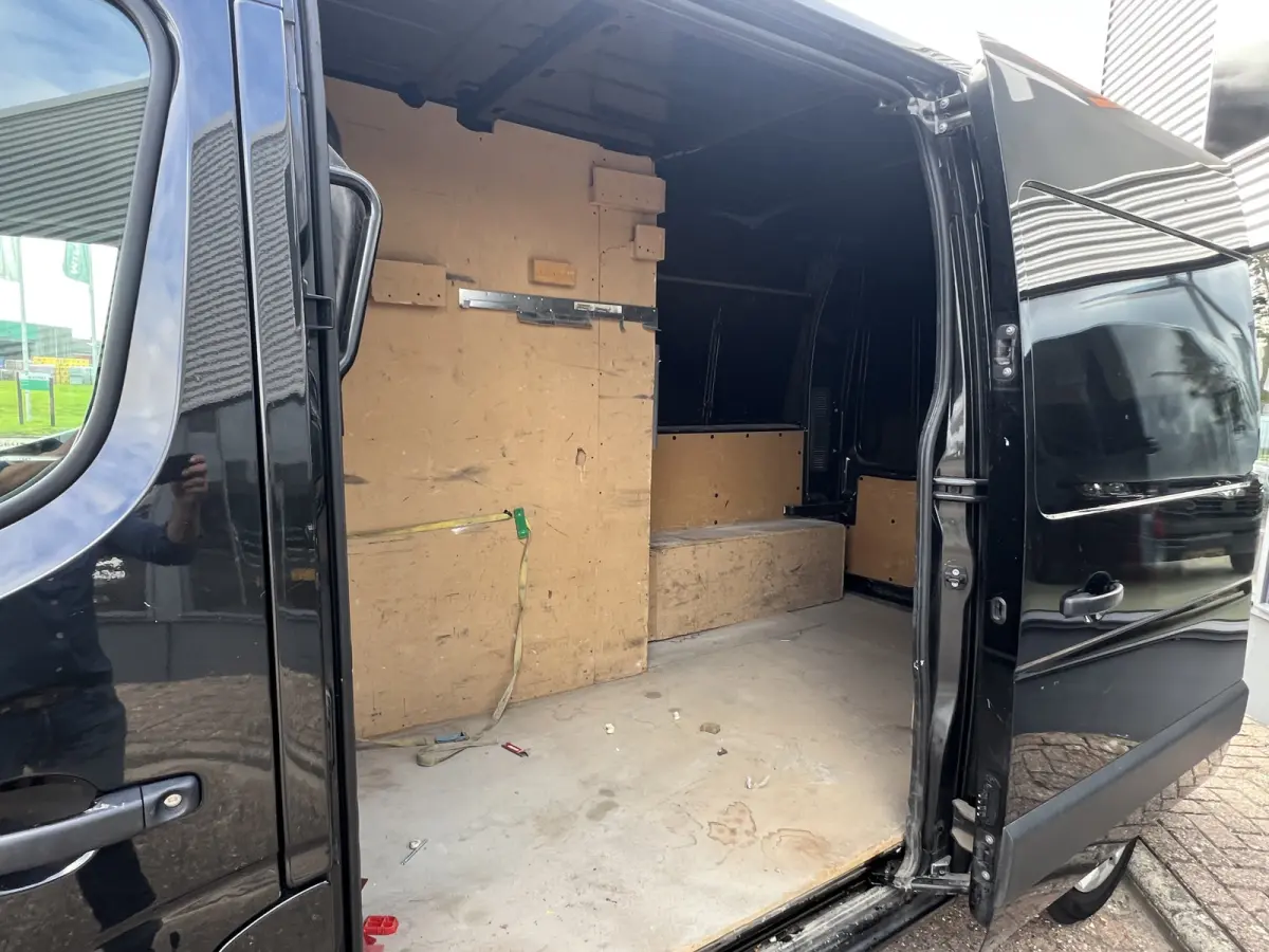 T35 2.3 dCi 135 L2H2 Work Edition