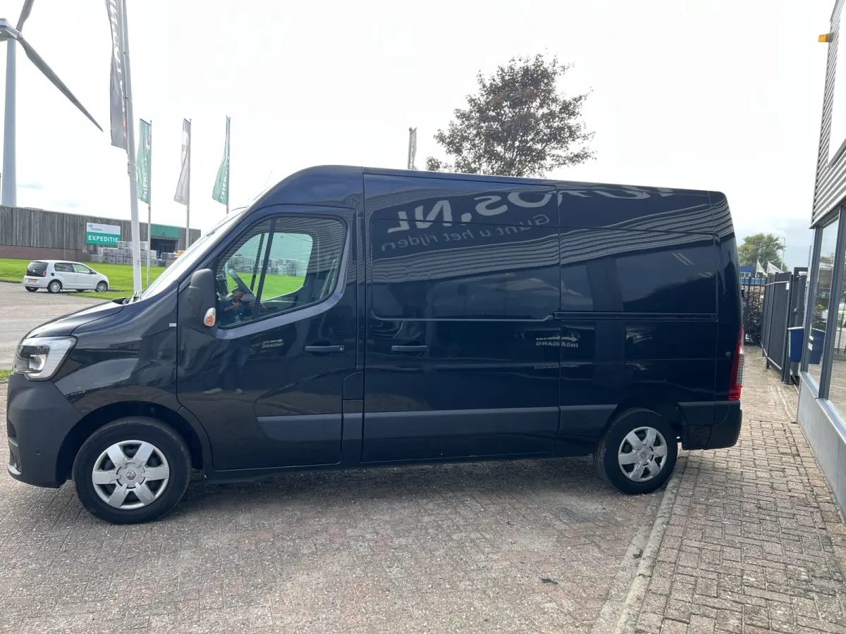 T35 2.3 dCi 135 L2H2 Work Edition