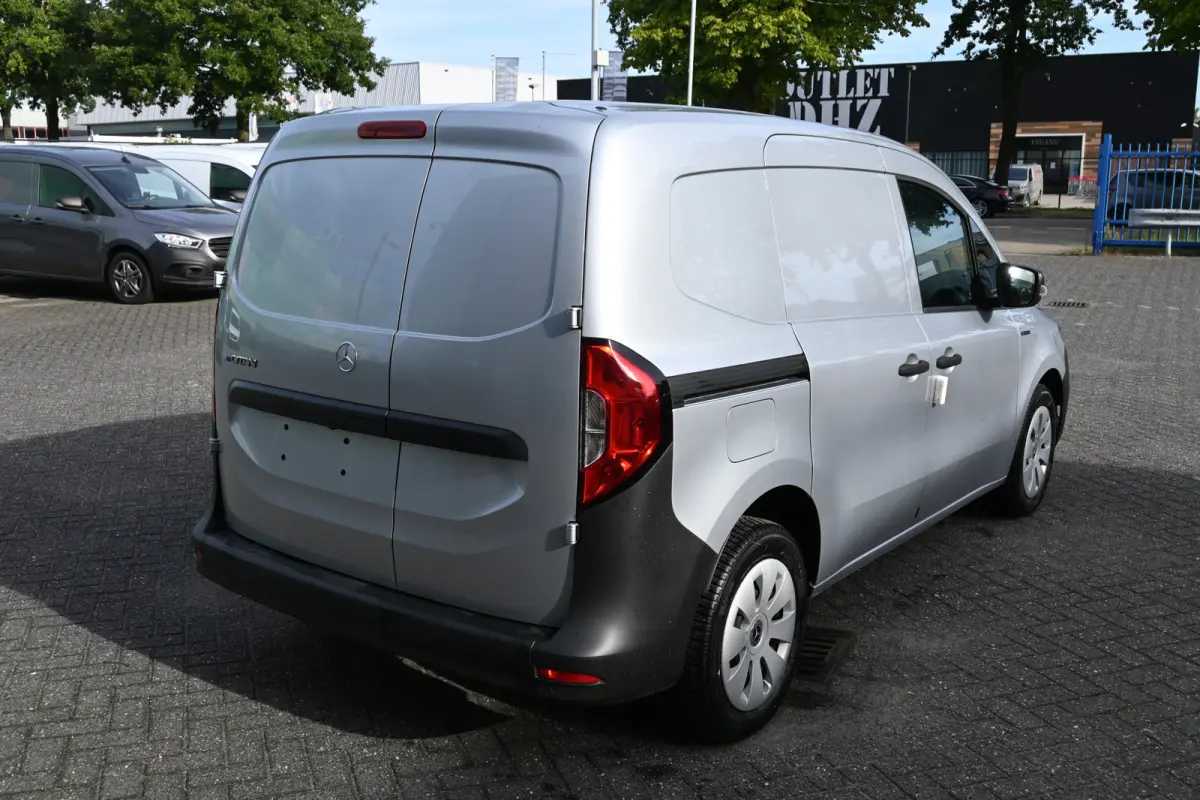 112 L1 51 kWh AC 22kW/DC 75kW, Climate controle, Smartphone integratiepakket