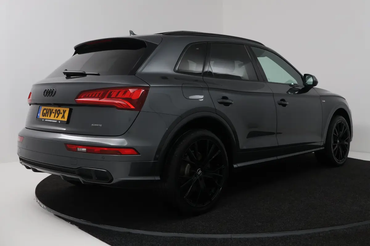 55 TFSI e quattro Competition (PANORAMADAK, 360 VIEW, STOELVERWARMING, BLACK PAKKET, LED, ADAPTIVE CRUISE, ELEKT. STOELEN)